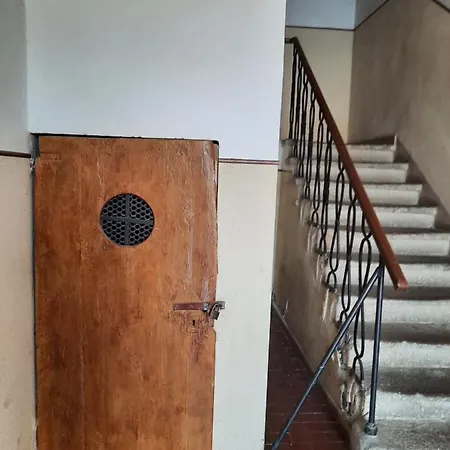 Confortevole Bilocale A Pochi Chilometri Dal Mare Con Ampia Terrazza Privata E Vista Sulla Campagna Toscana